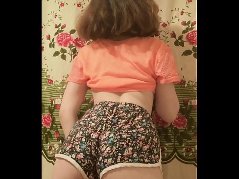 ❤️ La joven sexy hace un striptease grabando sus calzoncillos en la cámara Porno casero en es.mailkassa.ru ❌️