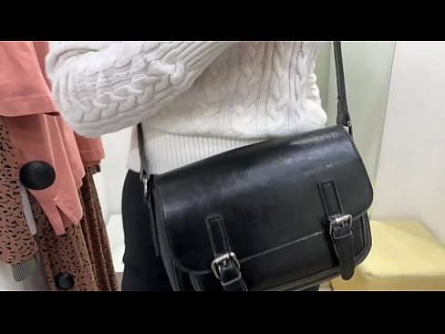 ❤️ Masturbación pública de la joven zorra FeralBerry con un consolador en el probador Porno casero en es.mailkassa.ru ❌️