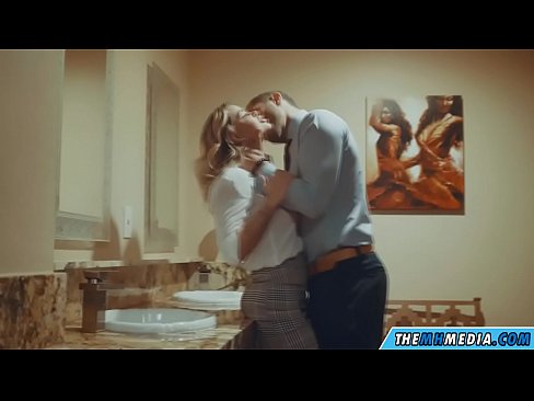 ❤️ Cuando una rubia tetona te seduce en un baño público Porno casero en es.mailkassa.ru ❌️